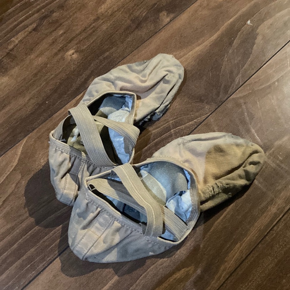 So danca flat shoes (used)